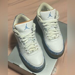 AF-1
White/University Blue-Sunset
Size 9men